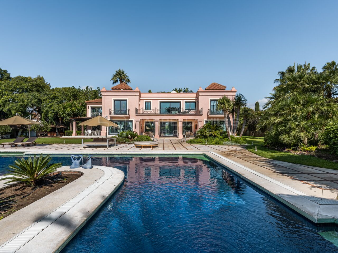 Domaine Palatial Luxueux de 8 Chambres à Paraiso Barronal, Estepona : Vie Exclusive avec des Possibilités Infinies