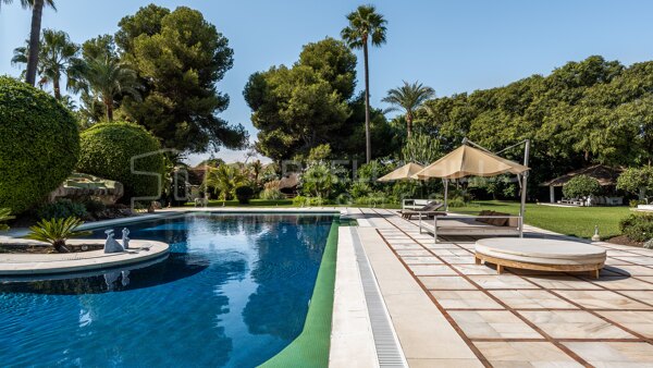 Domaine Palatial Luxueux de 8 Chambres à Paraiso Barronal, Estepona : Vie Exclusive avec des Possibilités Infinies