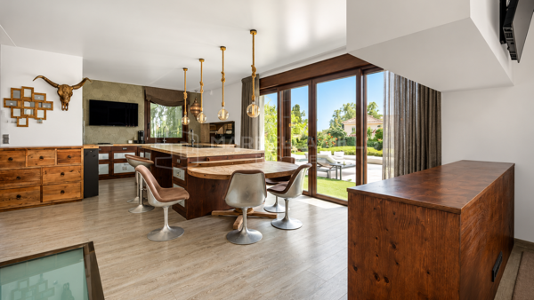 Villa de luxe exceptionnelle à vendre à Benahavís avec spa privé, cinéma et jardins japonais