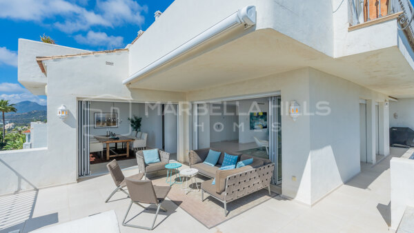 Geräumiges 3 Schlafzimmer Duplex-Penthouse mit Panoramablick in Las Colinas de la Heredia, Benahavis