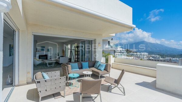 Geräumiges 3 Schlafzimmer Duplex-Penthouse mit Panoramablick in Las Colinas de la Heredia, Benahavis
