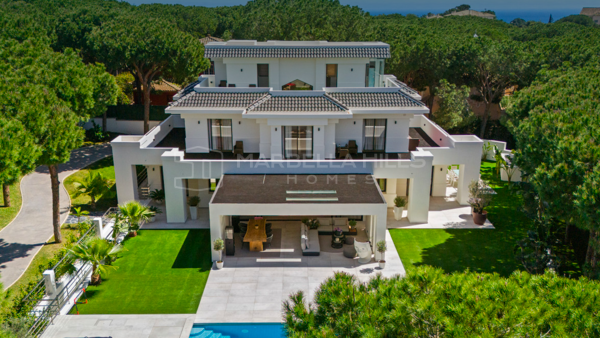 Magnificent 6 bedroom modern Villa in Hacienda Las Chapas - Marbella East