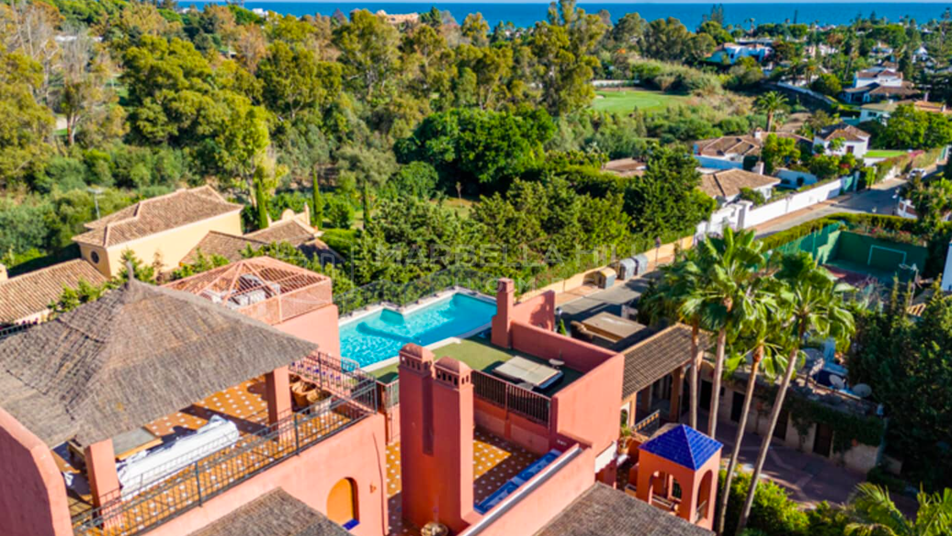 Espectacular ático dúplex de 5 dormitorios con piscina privada en Alhambra del Golf - Nueva Milla de Oro, Estepona