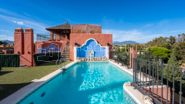Espectacular ático dúplex de 5 dormitorios con piscina privada en Alhambra del Golf - Nueva Milla de Oro, Estepona