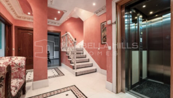 Espectacular ático dúplex de 5 dormitorios con piscina privada en Alhambra del Golf - Nueva Milla de Oro, Estepona