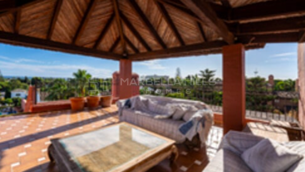 Espectacular ático dúplex de 5 dormitorios con piscina privada en Alhambra del Golf - Nueva Milla de Oro, Estepona