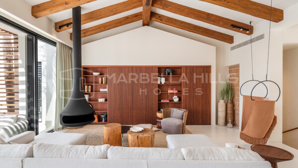 5 Schlafzimmer Frontline Golfvilla zu verkaufen in Nueva Andalucía Marbella mit Panoramablick auf die Berge