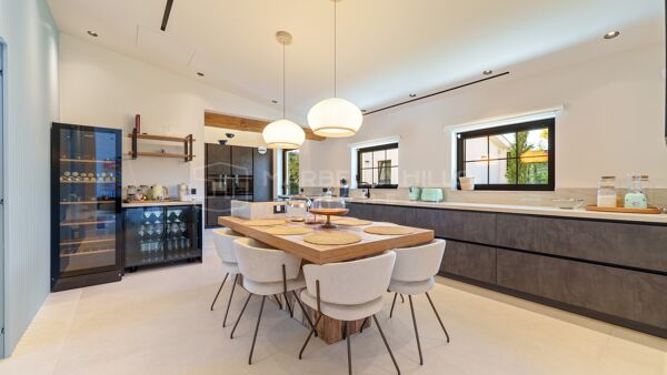 Moderne 5-Schlafzimmer-Villa in der Nähe von Puerto Banús – Marbella