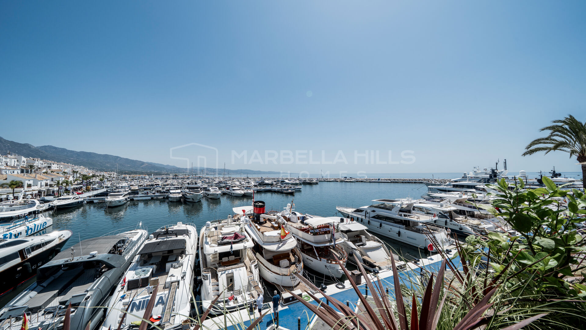 Apartamento Dúplex en Puerto Banús en Primera Línea de Marina
