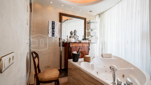 Apartamento Dúplex en Puerto Banús en Primera Línea de Marina