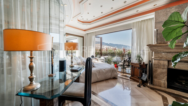 Apartamento Dúplex en Puerto Banús en Primera Línea de Marina