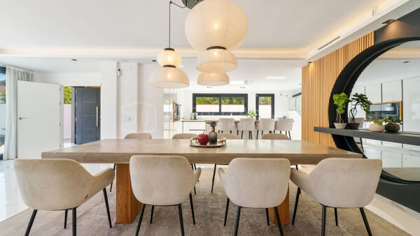 Villa contemporaine avec forte rentabilité locative à vendre à Nueva Andalucía, Marbella