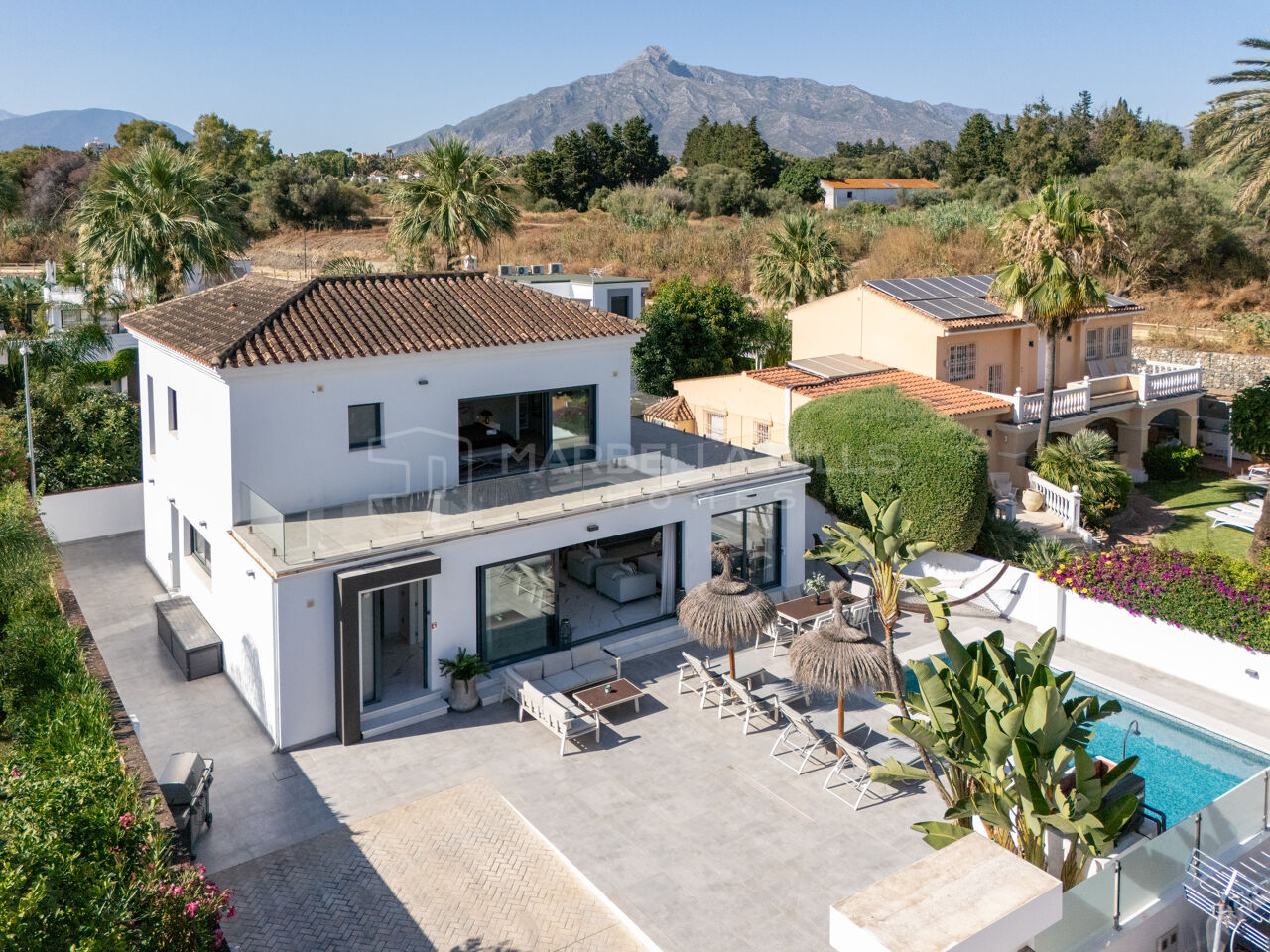 Villa contemporaine avec forte rentabilité locative à vendre à Nueva Andalucía, Marbella