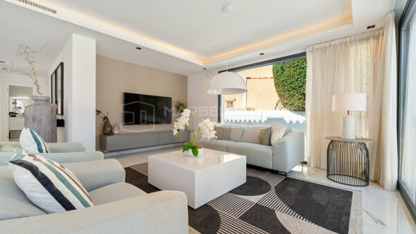 Villa contemporaine avec forte rentabilité locative à vendre à Nueva Andalucía, Marbella
