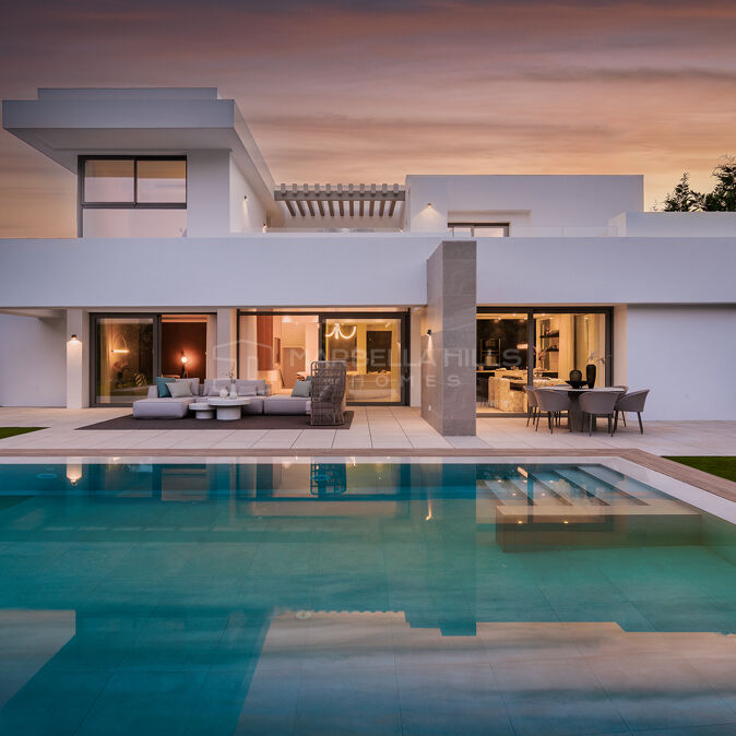 Moderne Luxusvilla zum Verkauf in El Paraíso, Neue Goldene Meile, Marbella