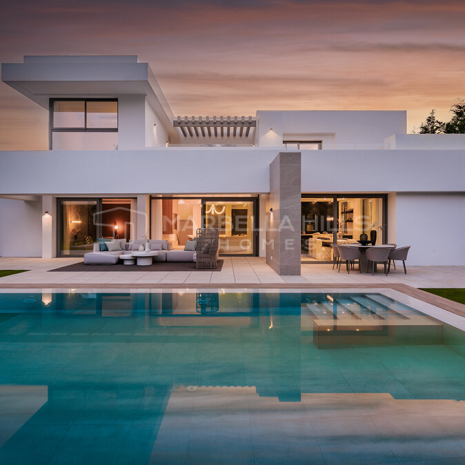 Villa contemporaine élégante à vendre à El Paraíso, New Golden Mile, Marbella