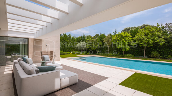 Moderne Luxusvilla zum Verkauf in El Paraíso, Neue Goldene Meile, Marbella