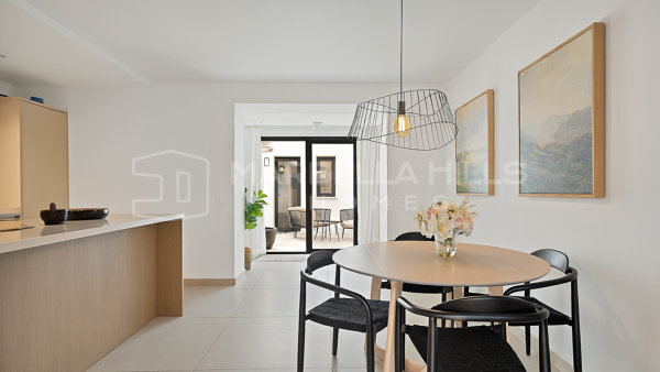 Apartamento renovado en planta baja en venta en el Casco Antiguo de Estepona – a pocos pasos de la playa y el puerto