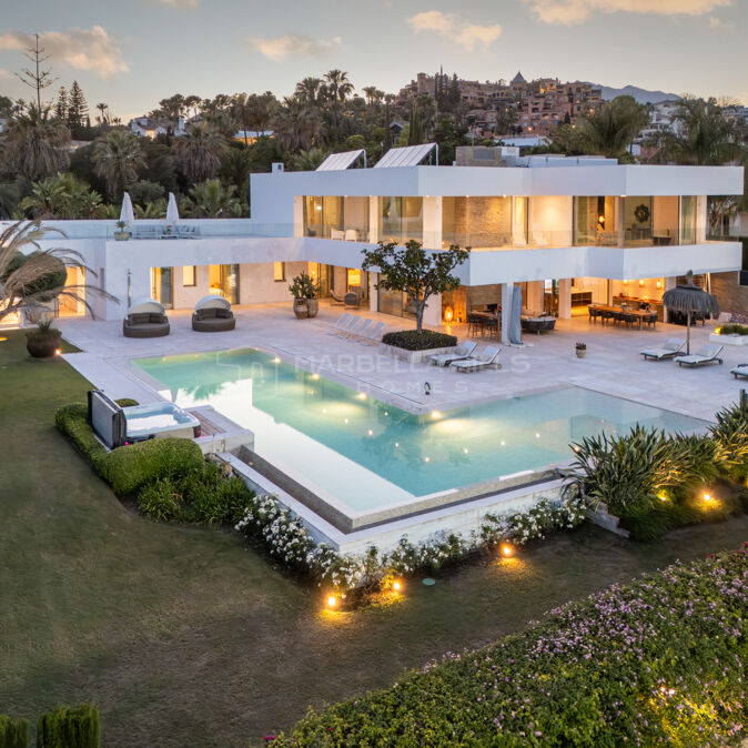 Außergewöhnliche, moderne Villa mit Panoramablick im Golf Valley von Nueva Andalucía