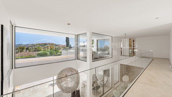 Exceptional Contemporary Villa with Panoramic Views in Nueva Andalucía’s Golf Valley