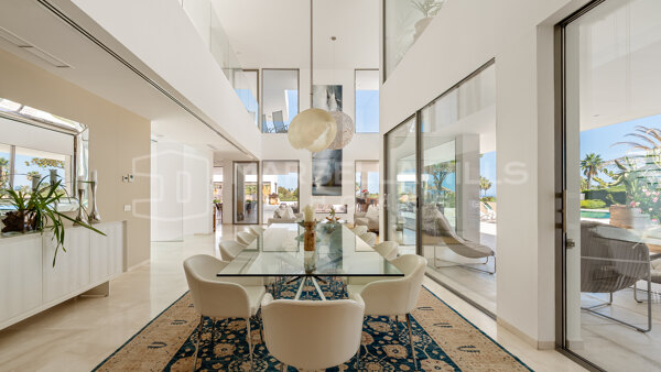 Exceptional Contemporary Villa with Panoramic Views in Nueva Andalucía’s Golf Valley