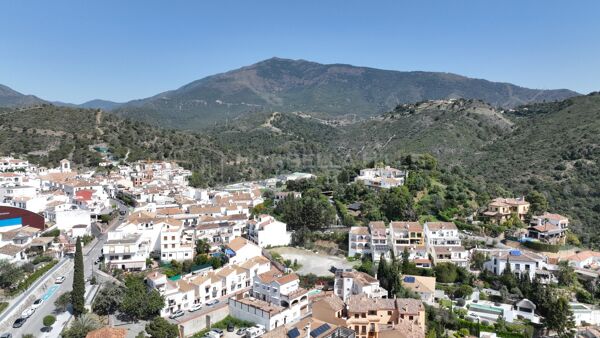 Neubau-Penthäuser mit 2 Schlafzimmern im Zentrum von Benahavís, Costa del Sol, zu verkaufen