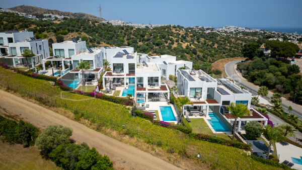 Luxueuse Villa Mitoyenne avec Vue sur la Mer et le Golf à Cabopino, Marbella Est