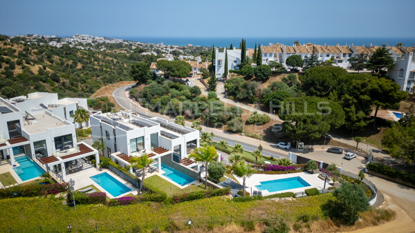 Luxueuse Villa Mitoyenne avec Vue sur la Mer et le Golf à Cabopino, Marbella Est