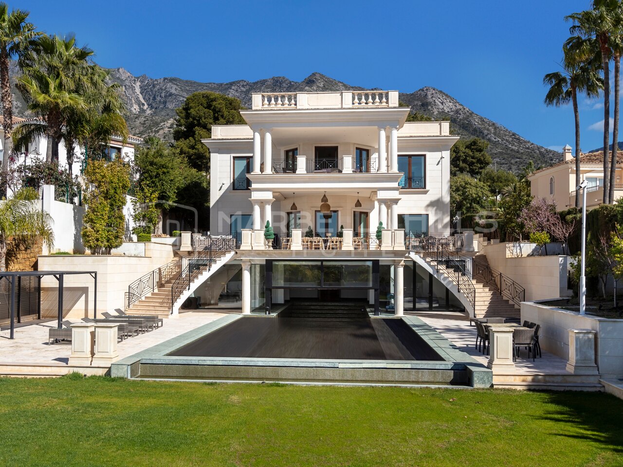 Villa de Luxe à Sierra Blanca, Marbella – Vue Mer, Intimité et Prestations Haut de Gamme