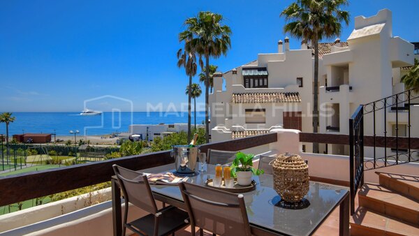 Penthouse en duplex en première ligne de plage à vendre à Bahía del Velerín – New Golden Mile, Estepona