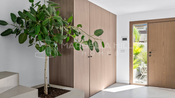 Exklusives Stadthaus mit 3 Schlafzimmern und privatem Pool in Nueva Andalucía – fußläufig zu Puerto Banús