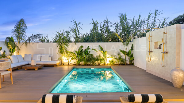 Exklusives Stadthaus mit 3 Schlafzimmern und privatem Pool in Nueva Andalucía – fußläufig zu Puerto Banús