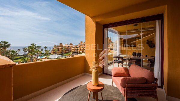 Appartement de 3 Chambres Entièrement Rénové en Front de Mer – New Golden Mile, Estepona
