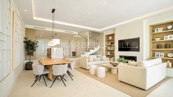 Komplett Renoviertes 4-Schlafzimmer-Reihenhaus mit Panoramablick auf Golf und Meer – La Quinta, Benahavís