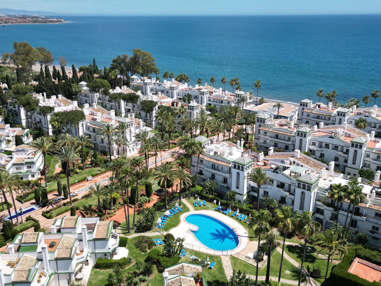 Leben am Meer auf der New Golden Mile – 2-Schlafzimmer-Apartment in erster Strandlinie in Estepona