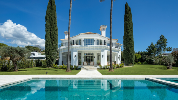 Villa de luxe à vendre à Nueva Andalucía Marbella – Villa contemporaine dans la Golf Valley près de Puerto Banús