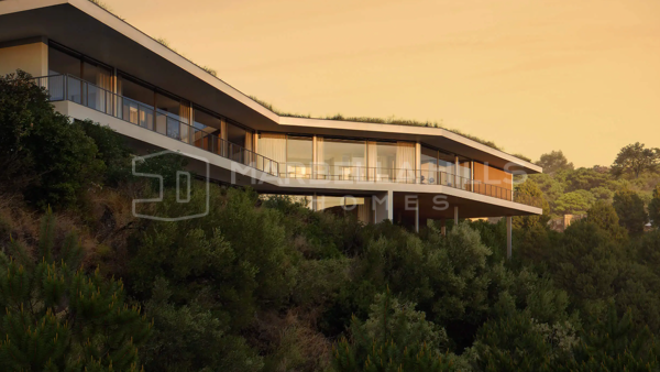 Refugio Contemporáneo en la Montaña con Vistas Panorámicas al Mar y a las Cumbres – Monte Mayor