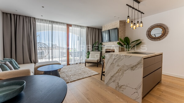 Stilvolles Reihenhaus mit Südausrichtung und unverbaubarem Meerblick – Los Arqueros, Benahavís