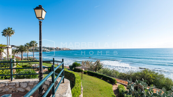 Charmante maison mitoyenne en bord de mer avec vue sur la mer à Estepona – excellent potentiel d’investissement
