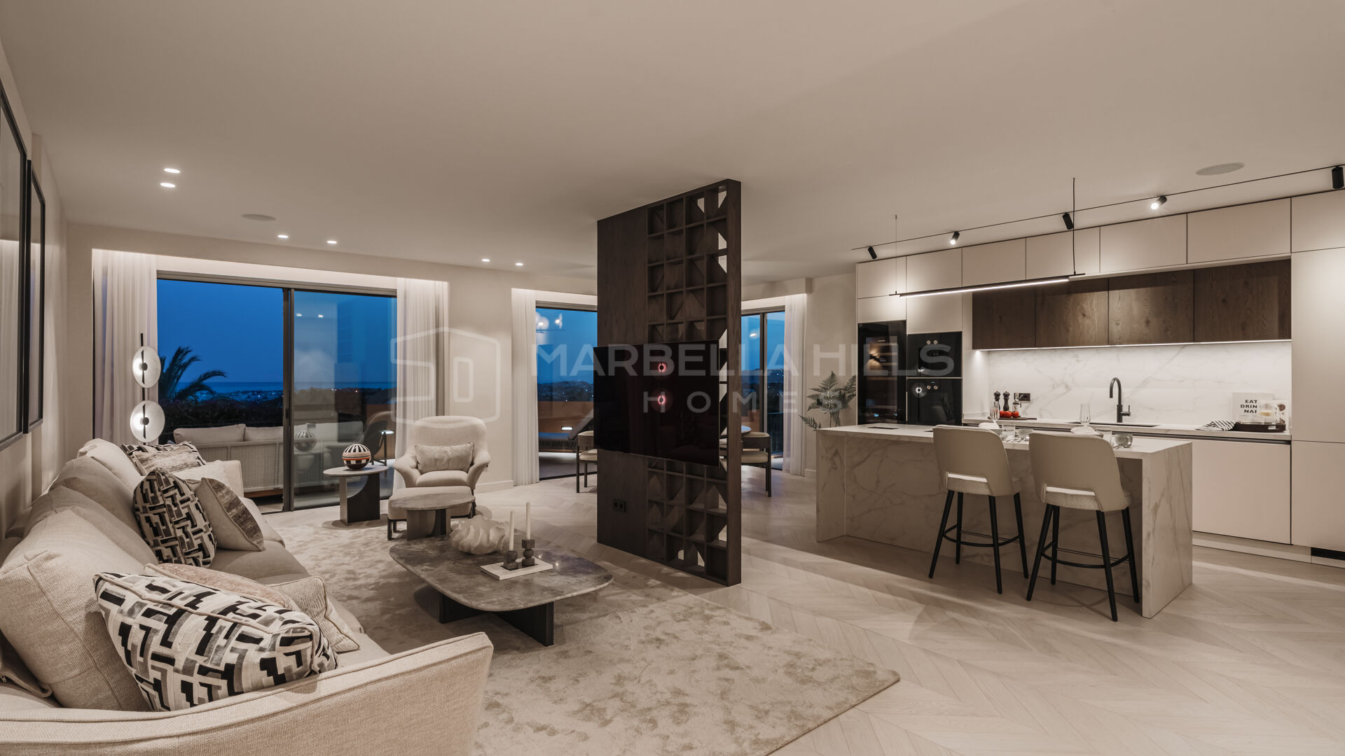 Elegant 4-Bedroom Apartment with Panoramic Sea Views in Les Belvederes, Nueva Andalucía