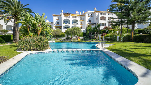 Stylish 3 bedroom garden apartment for sale in prime Nueva Andalucía location