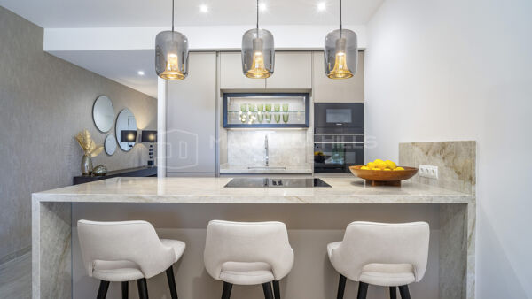 Stylish 3 bedroom garden apartment for sale in prime Nueva Andalucía location