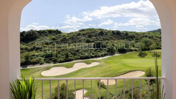 Modern Townhouses for Sale in West Estepona – Near Golf and Nature