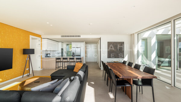 Ático moderno con solárium y vistas panorámicas al mar en venta en Palo Alto, Ojén – estilo de vida de lujo junto a Marbella