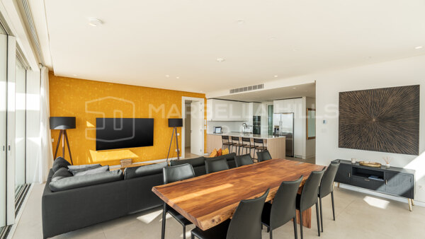 Ático moderno con solárium y vistas panorámicas al mar en venta en Palo Alto, Ojén – estilo de vida de lujo junto a Marbella