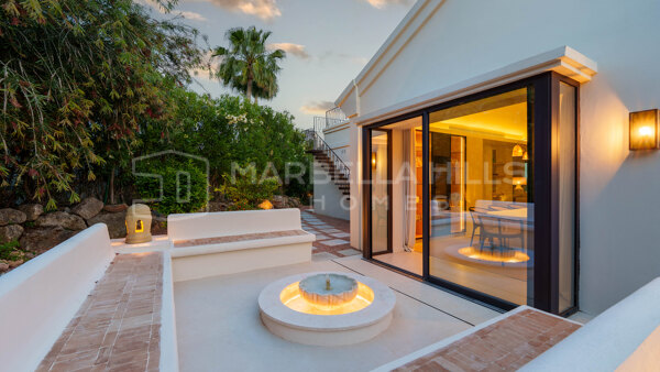 Villa Mediterránea Contemporánea con Vistas Panorámicas en Nueva Andalucía