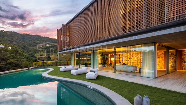 Architectural Masterpiece with Panoramic Sea Views in El Madroñal