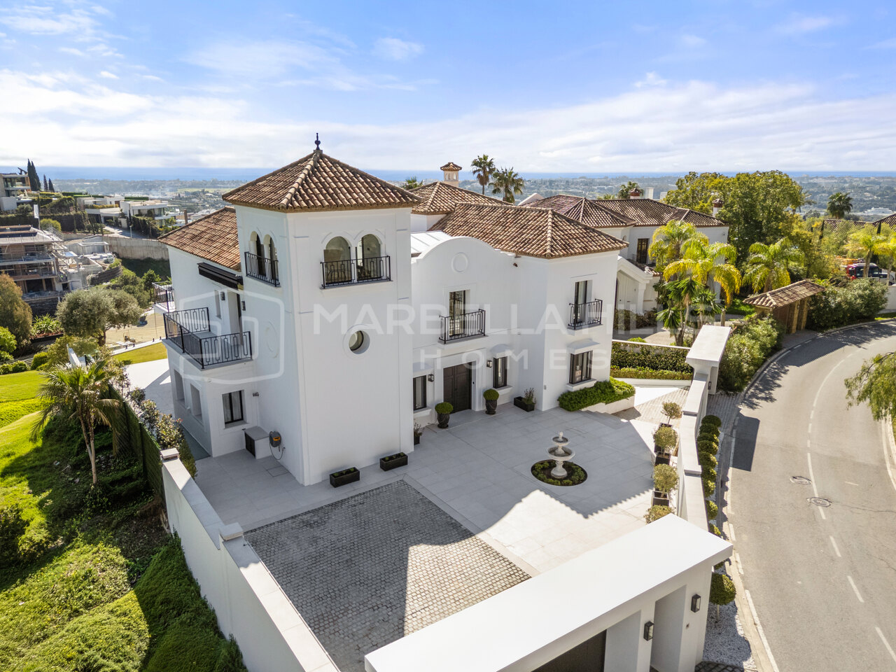 Luxury Villa with Panoramic Sea Views for Sale in Monte Halcones, Benahavis