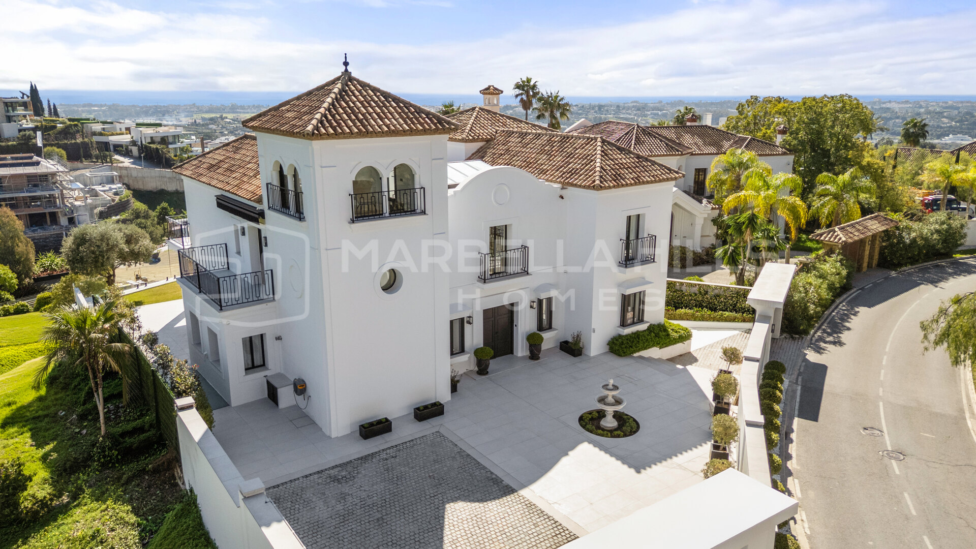 Villa de Luxe avec Vue Panoramique sur la Mer à Vendre à Monte Halcones, Benahavís