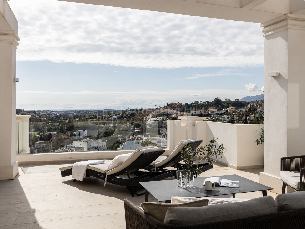 Appartement de luxe à vendre dans la prestigieuse résidence Nine Lions, Nueva Andalucía – vues imprenables sur la mer et équipements exclusifs